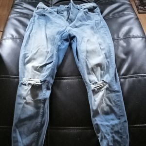 😍Women distressed jeans in the knee😍